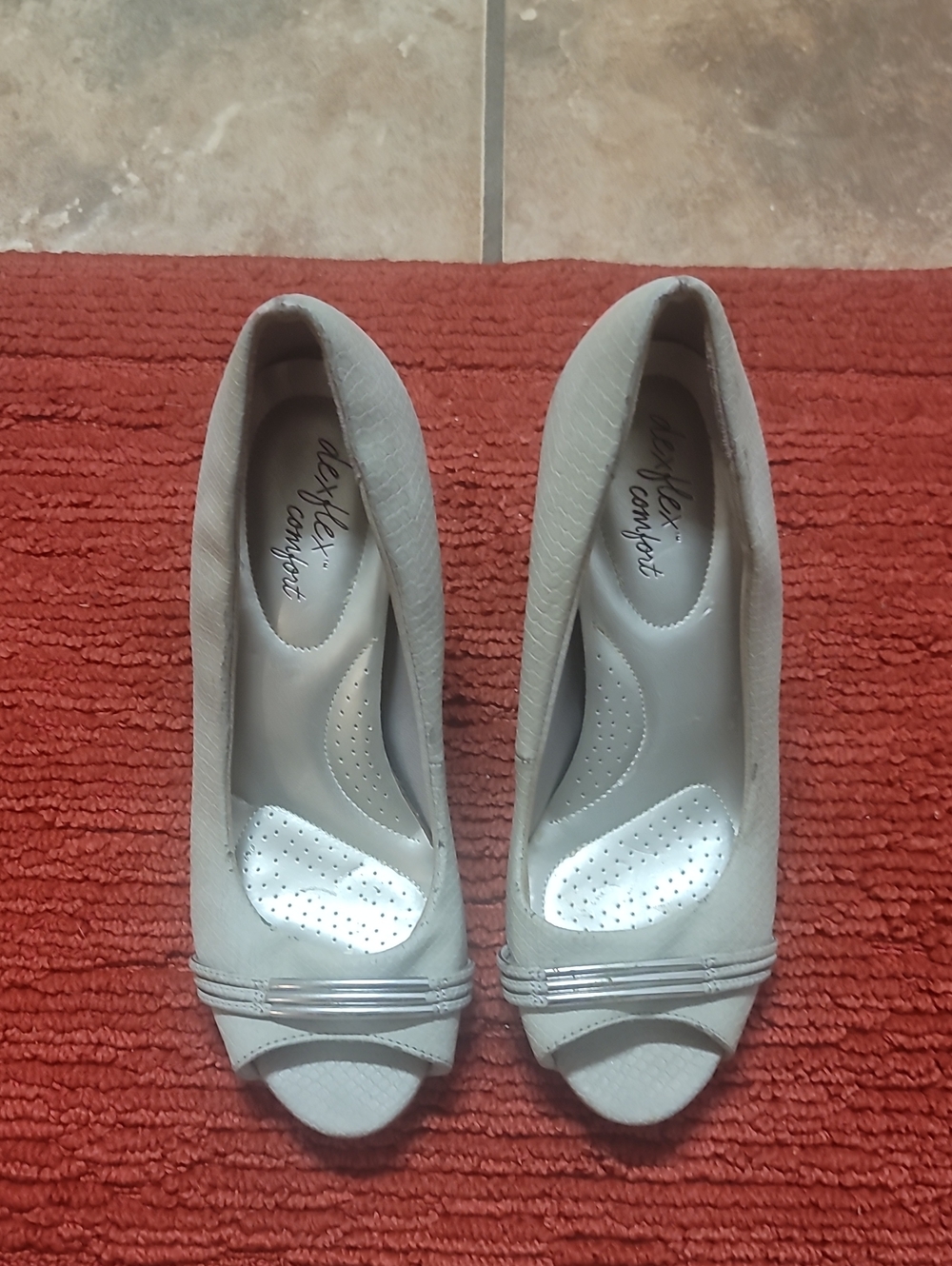 dexflex comfort Light Gray Peep-Toe Wedges